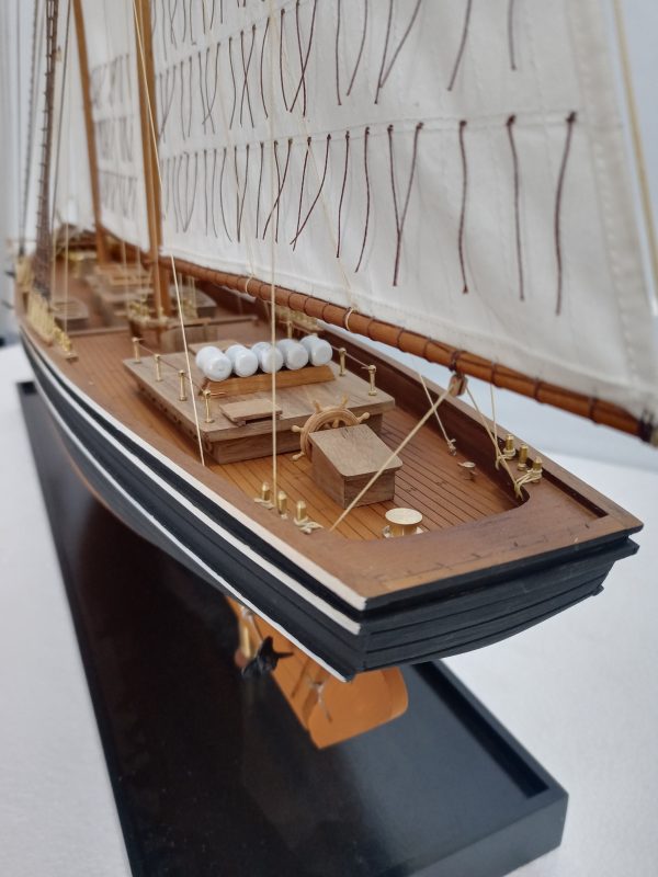 Blue Nose II Model Yacht (Premier Range) - PSM