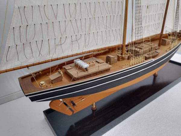 Blue Nose II Model Yacht (Premier Range) - PSM