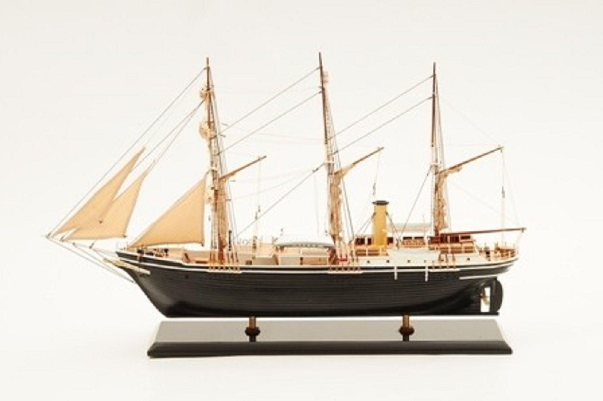 Endurance 1912 (Sir Ernest Shakleton) Model Ship ( Premier Range) - PSM