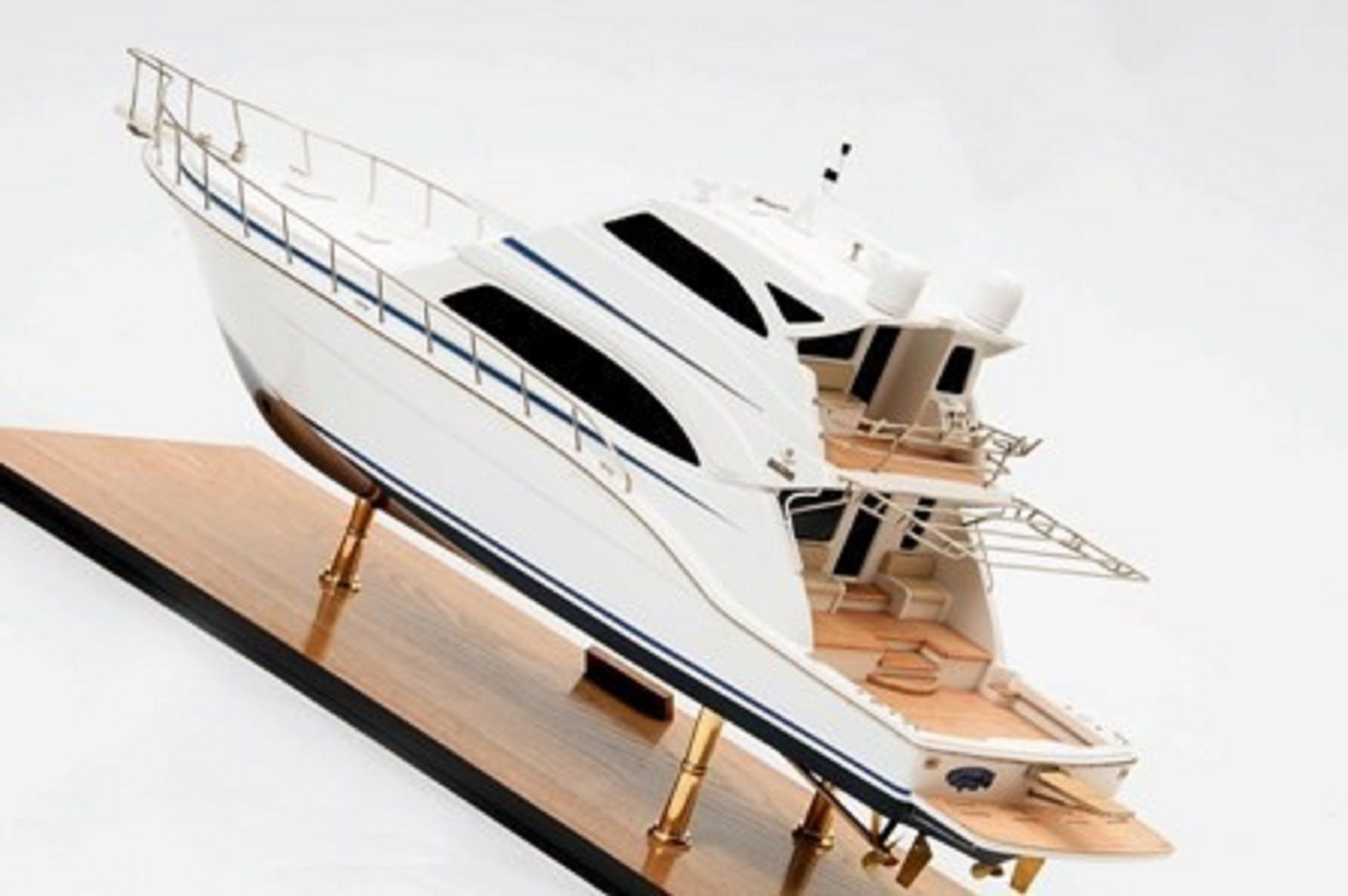 Bertram 700 Model Yacht