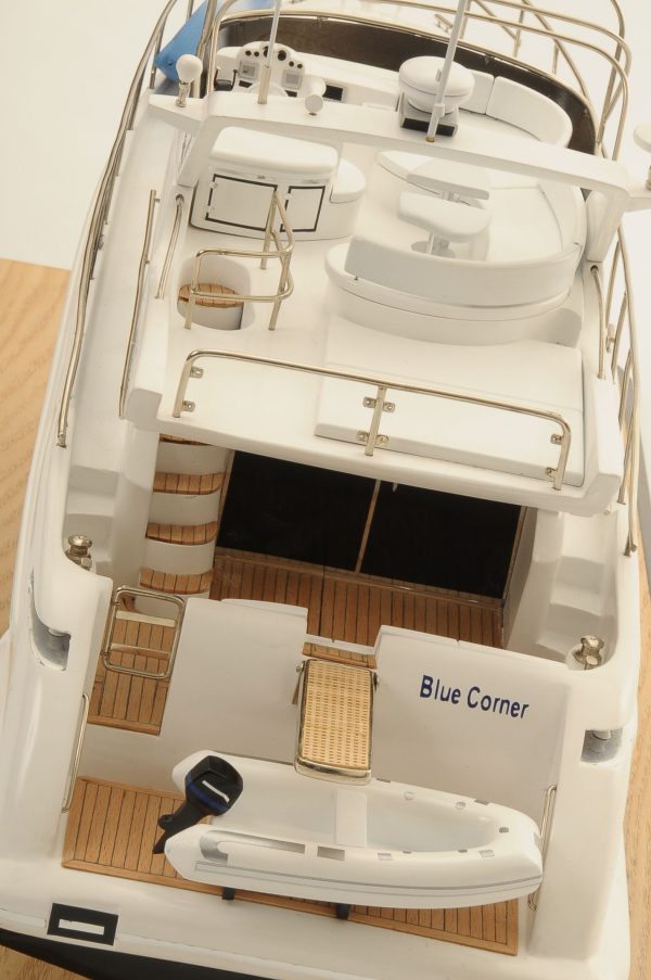 Azimut 50 Model Yacht