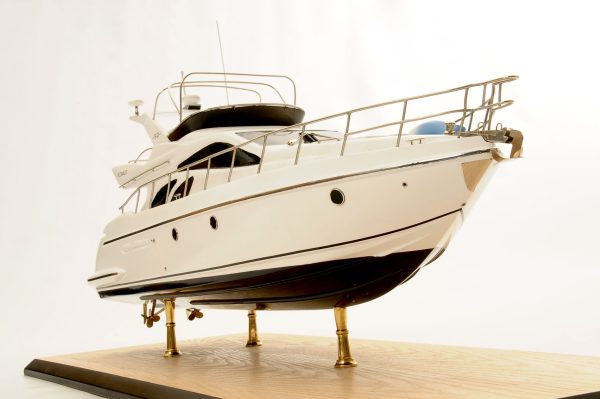 Azimut 50 Model Yacht