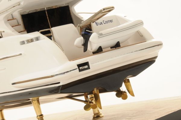 Azimut 50 Model Yacht