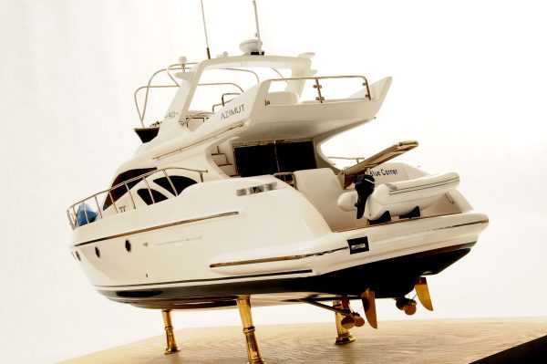 Azimut 50 Model Yacht