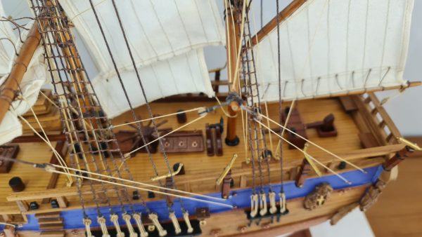 HMS Endeavour model ship (Premier Range) - PSM