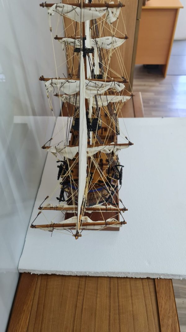 HMS Endeavour model ship (Premier Range) - PSM