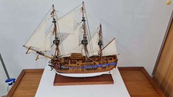 HMS Endeavour model ship (Premier Range) - PSM