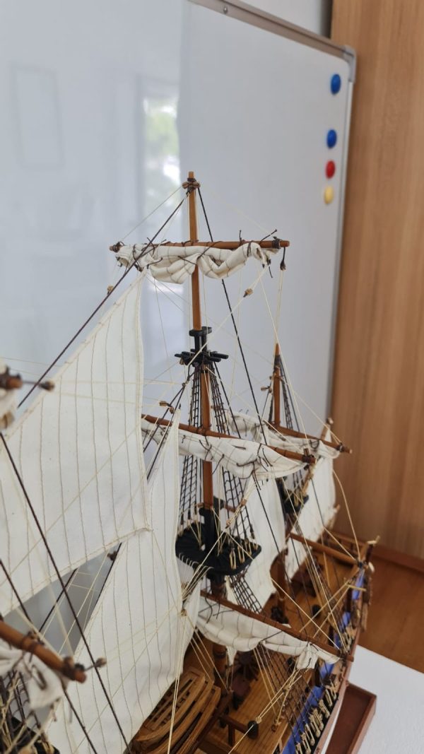 HMS Endeavour model ship (Premier Range) - PSM