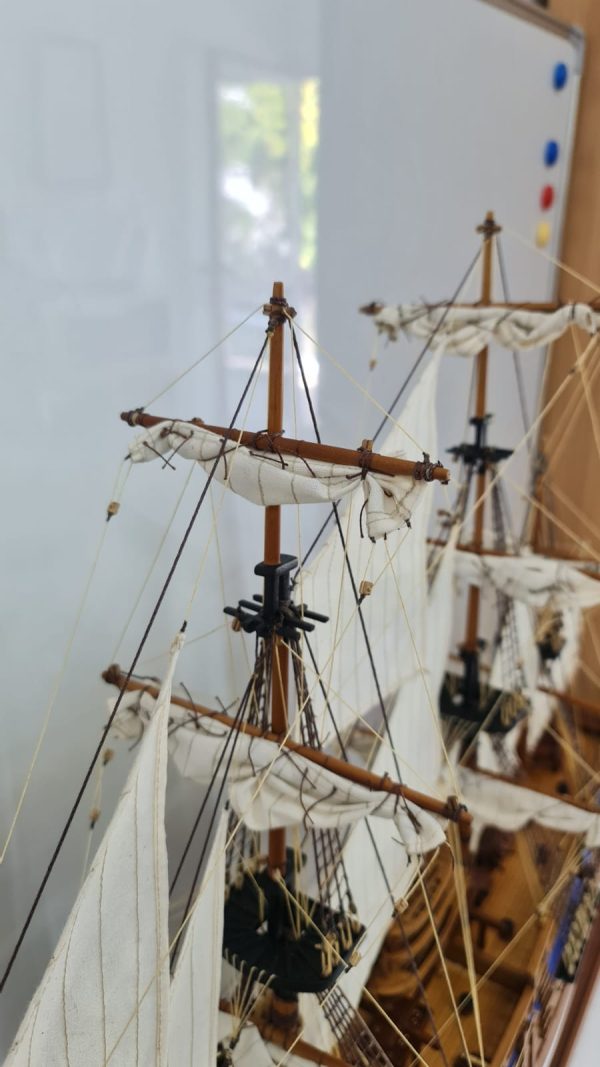 HMS Endeavour model ship (Premier Range) - PSM