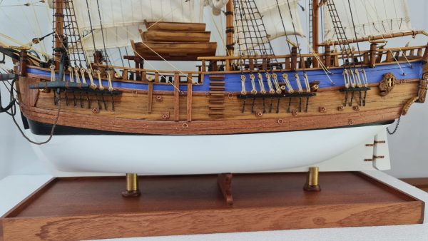 HMS Endeavour model ship (Premier Range) - PSM