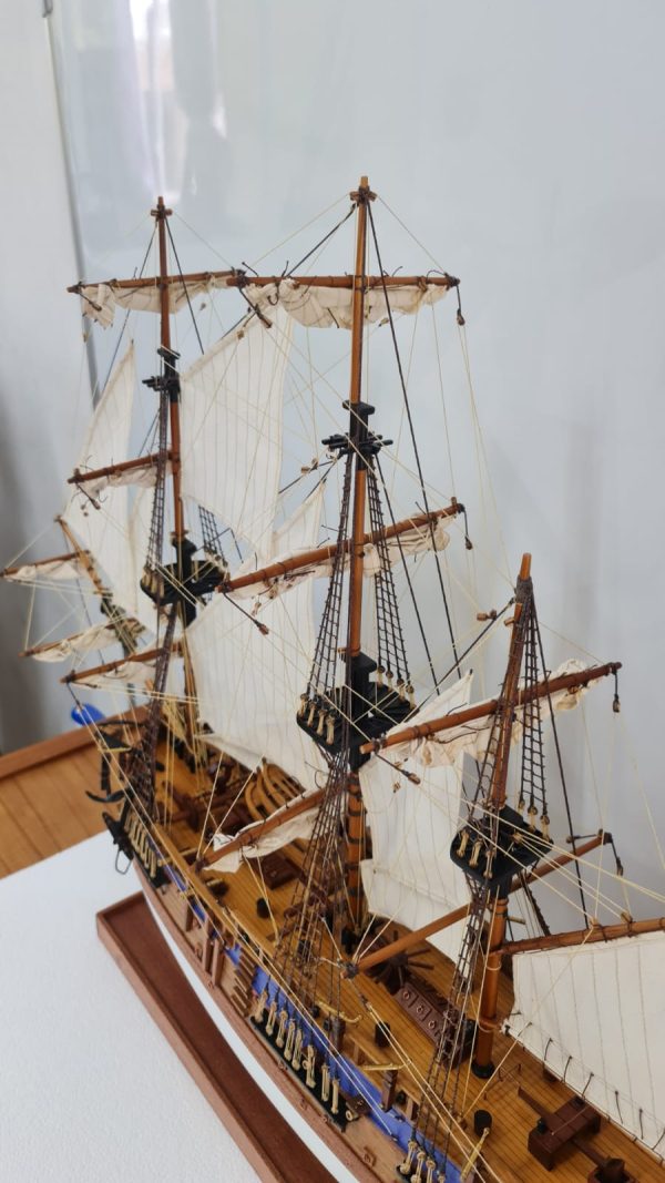 HMS Endeavour model ship (Premier Range) - PSM