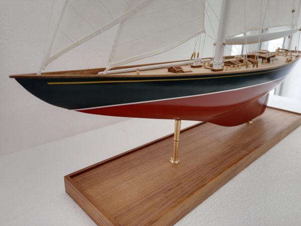 Shamrock Model Yacht (Superior Range) - PSM