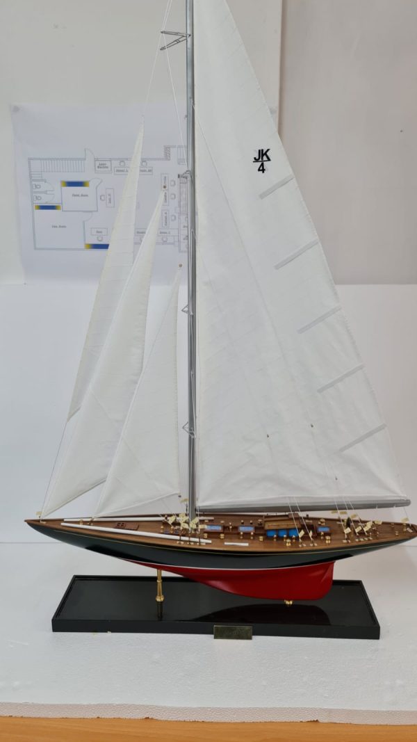 Shamrock Model Yacht (Superior Range) - PSM