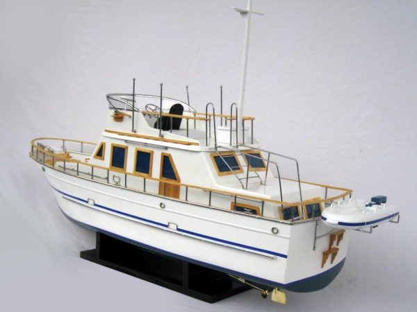 Reinee Roo Model Ship - GN