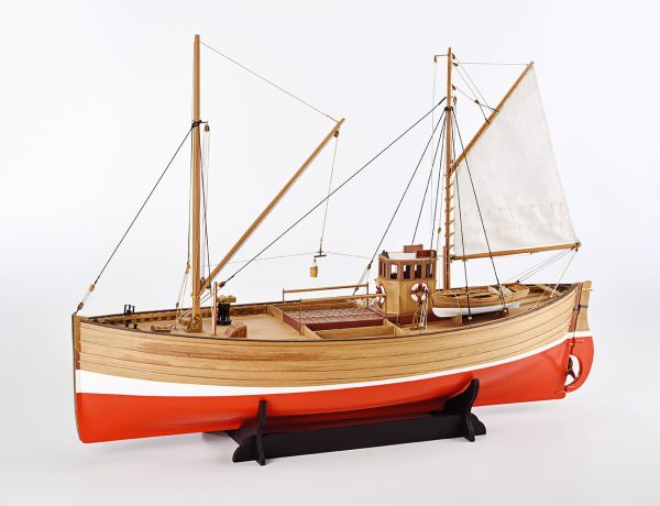 Fifie Scottish Fishing Vessel Model Boat Kit (Amati 1300/09)