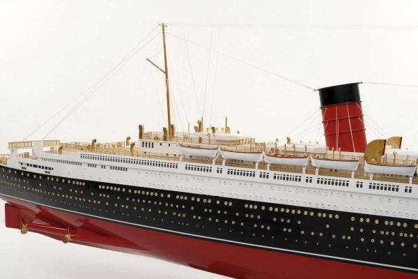 RMS Queen Mary Model