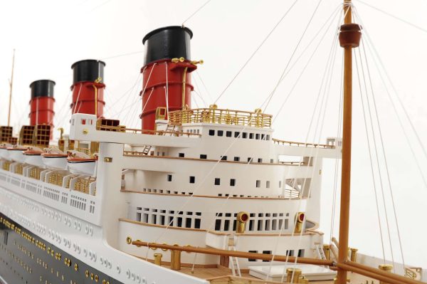 RMS Queen Mary Model