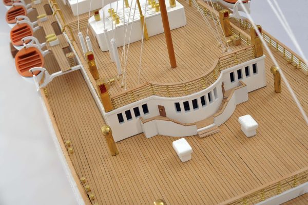 RMS Queen Mary Model