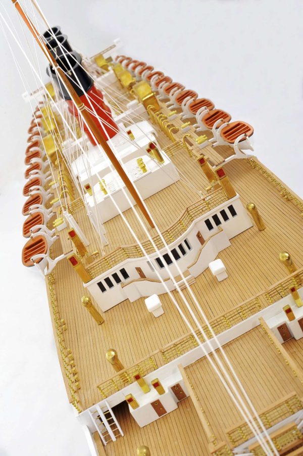 RMS Queen Mary Model