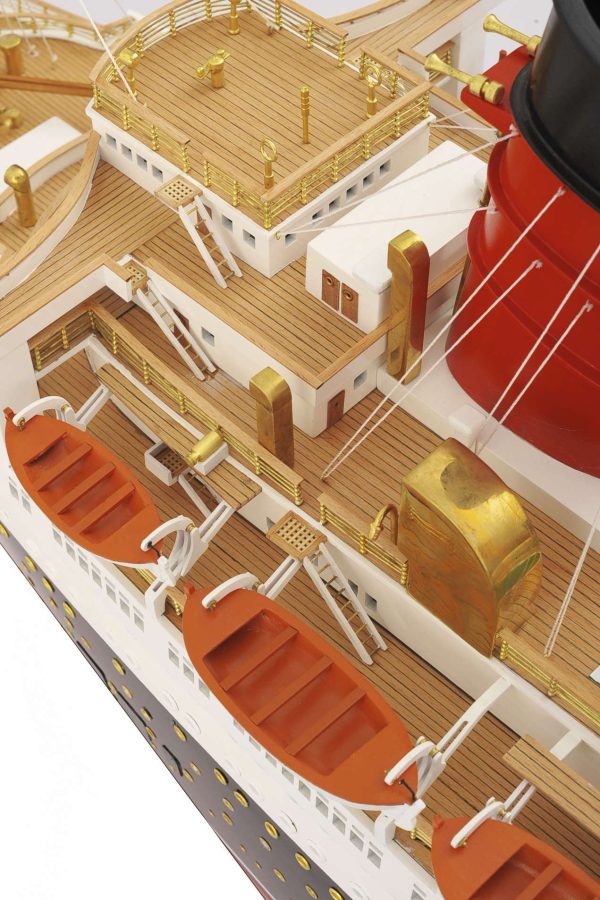 RMS Queen Mary Model