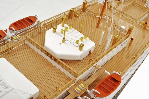 RMS Queen Mary Model