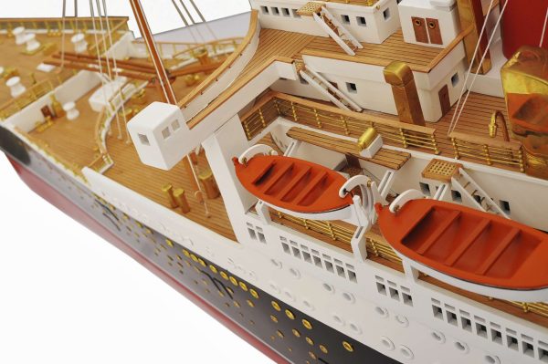 RMS Queen Mary Model