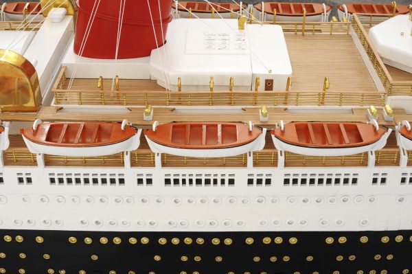 RMS Queen Mary Model