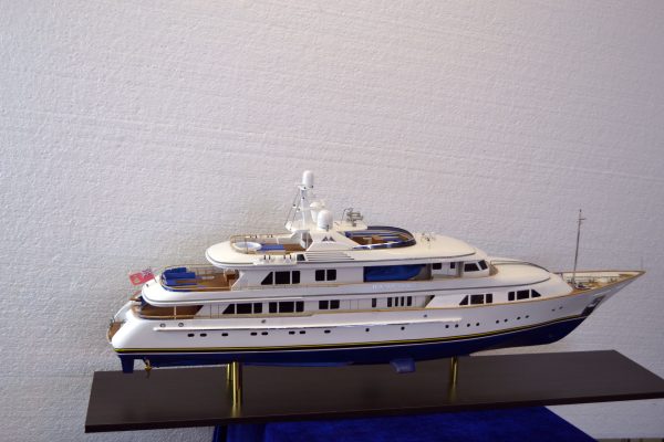 Hampshire Motor Yacht model Boat