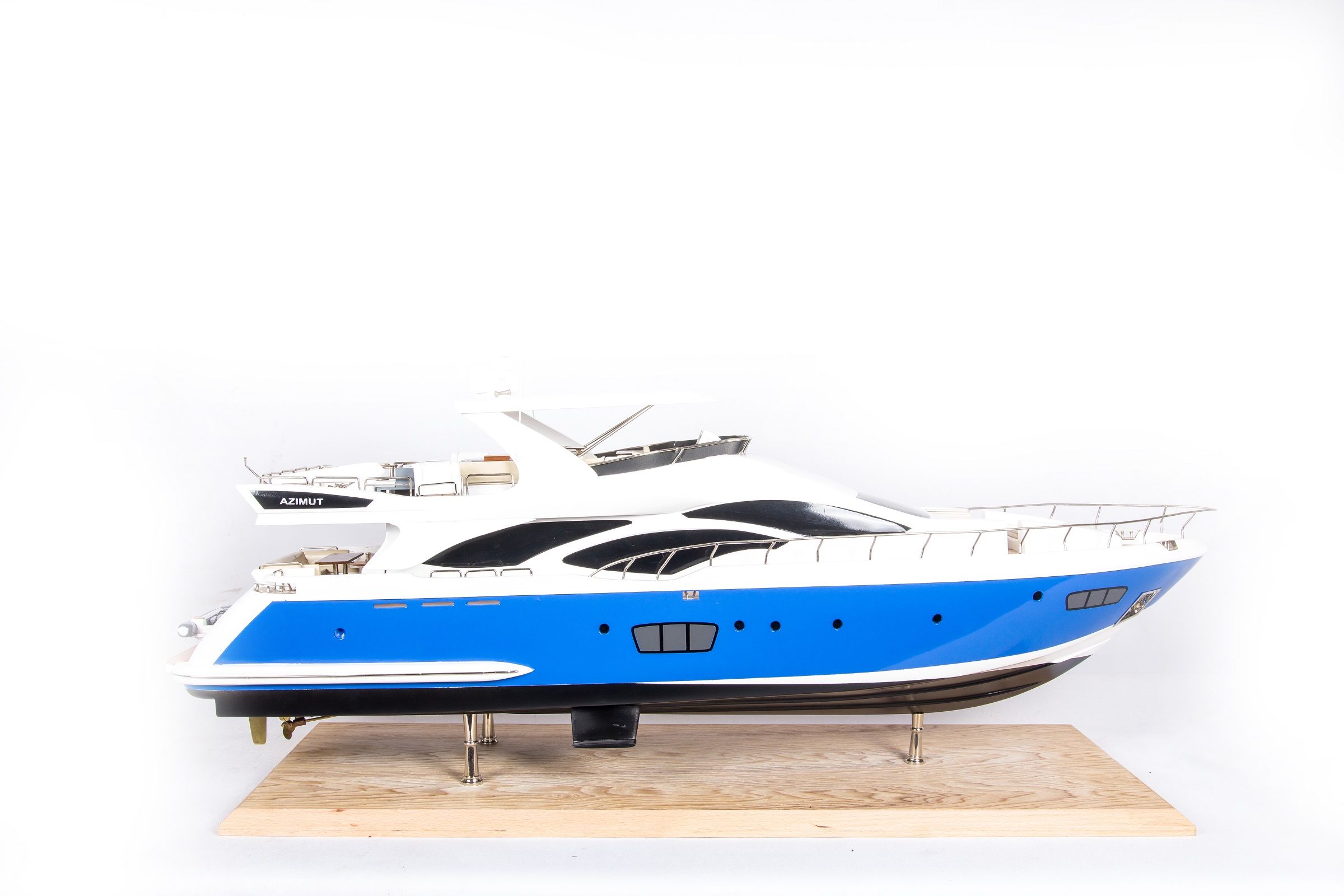 Azimut 95 Model Yacht