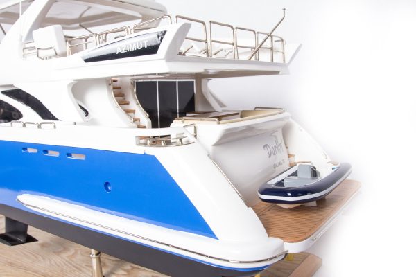 Azimut 95 Model Yacht