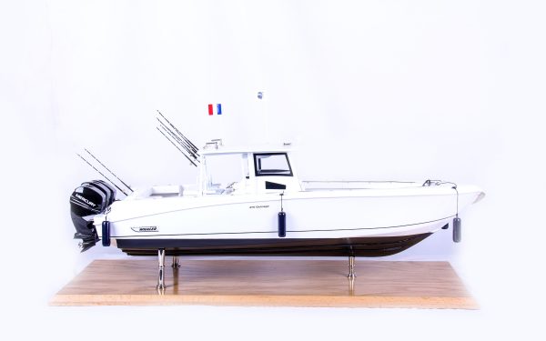 Boston Whaler Outrage 370 Model Boat