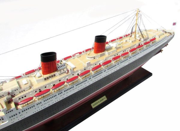 Queen Elizabeth Model Ship - GN