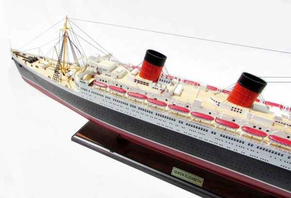 Queen Elizabeth Model Ship - GN