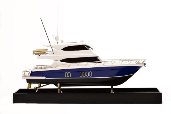 Maritimo 70 Model Yacht