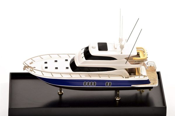 Maritimo 70 Model Yacht