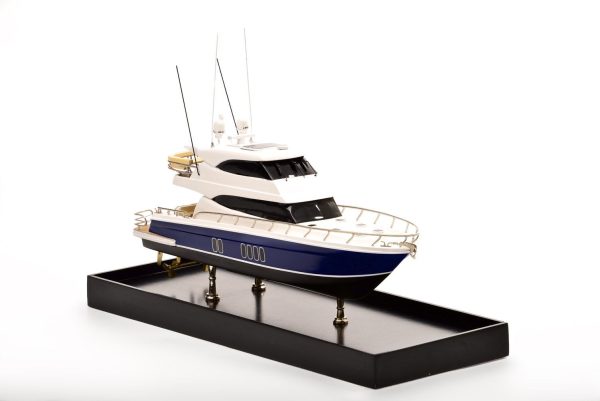 Maritimo 70 Model Yacht