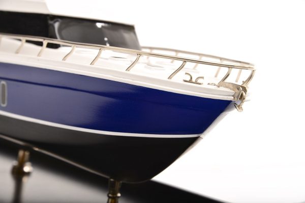 Maritimo 70 Model Yacht