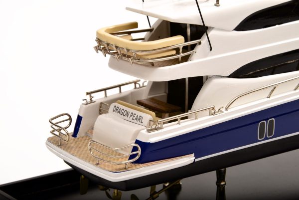 Maritimo 70 Model Yacht