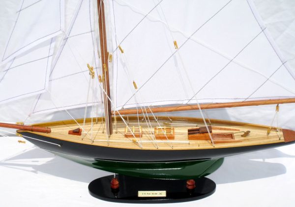 Pen Duick Model Ship - GN