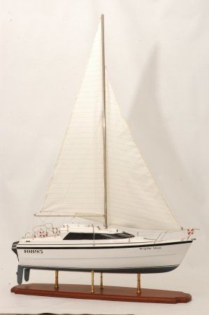 Triple Wai model yacht