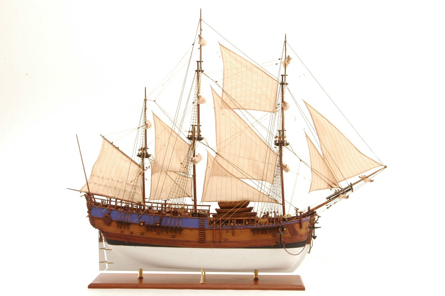 HMS Endeavour model ship (Premier Range) - PSM