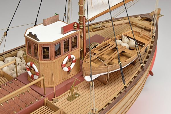 Fifie Scottish Fishing Vessel Model Boat Kit (Amati 1300/09)