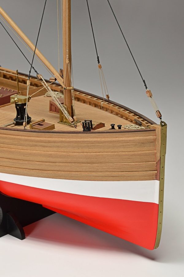 Fifie Scottish Fishing Vessel Model Boat Kit (Amati 1300/09)