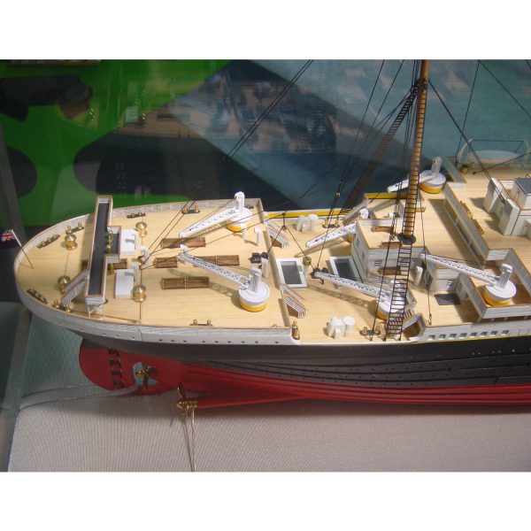 Titanic Complete Static Model Boat Kit - Mantua Models (725-9 excluding Motor)