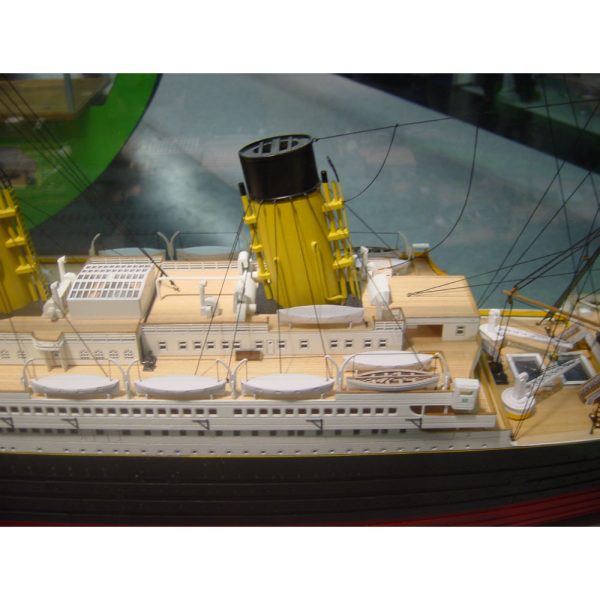 Titanic Complete Static Model Boat Kit - Mantua Models (725-9 excluding Motor)