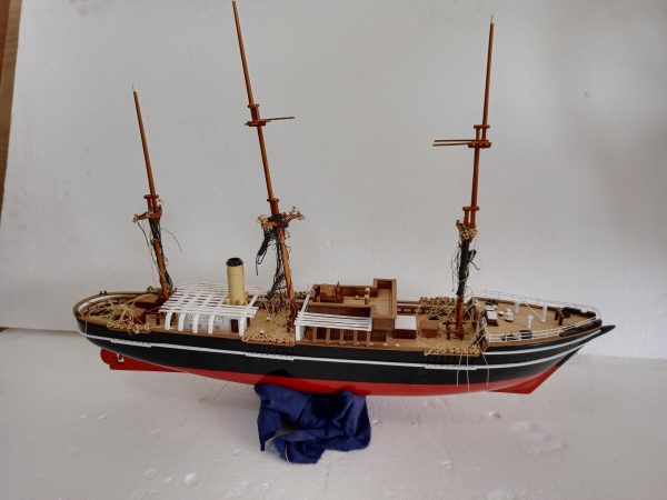 RRS Discovery Model Ship - PSM9275