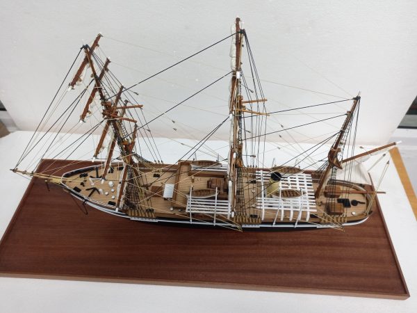 RRS Discovery Model Ship - PSM9275