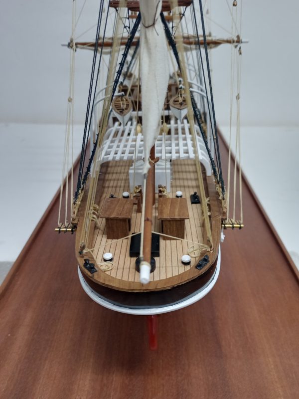 RRS Discovery Model Ship - PSM9275