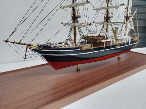 RRS Discovery Model Ship - PSM9275