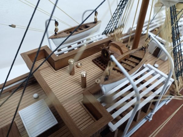 RRS Discovery Model Ship - PSM9275